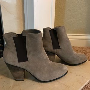 Sole Society So-Lylee suede bootie in taupe
